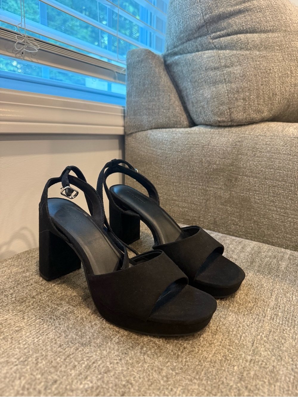 Old Navy Black Platform Block Heel Sandals